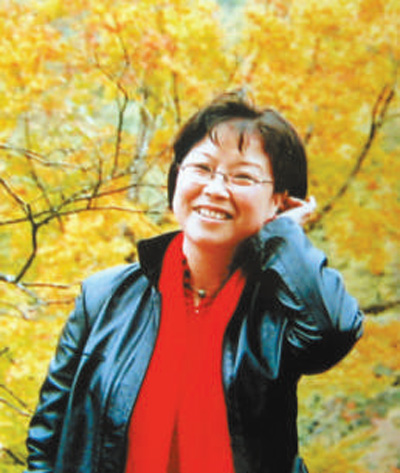 王瑛生前在四川省南江县光雾山的留影(资料照片)。新华社发